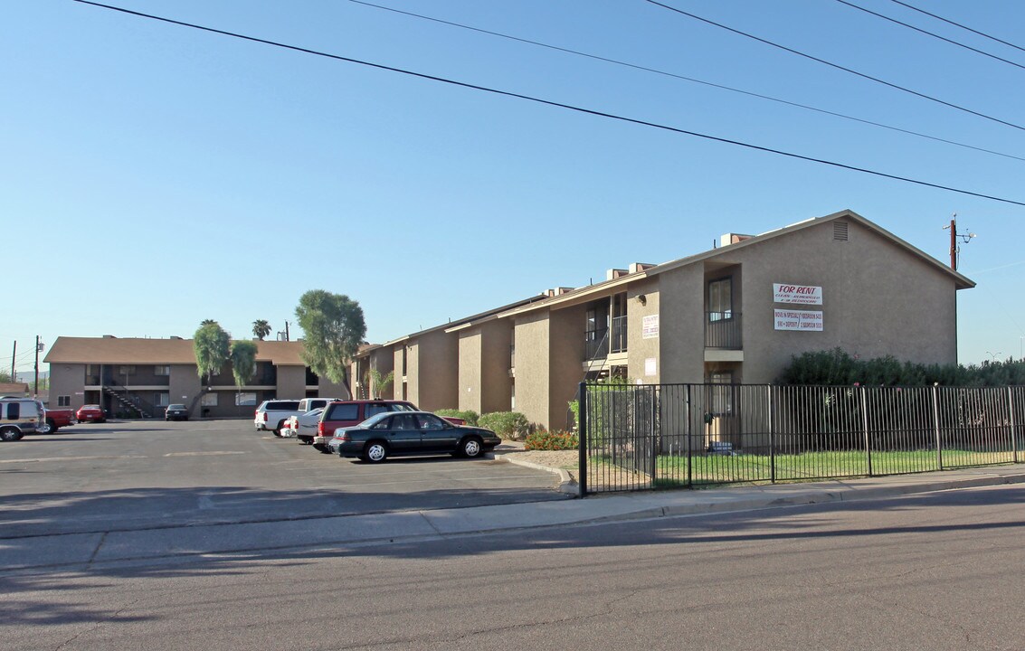 Polk Terrace Apartments in Phoenix, AZ - Building Photo