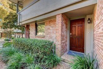 668 S Ripple Creek Dr in Houston, TX - Building Photo - Building Photo