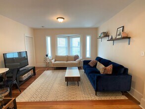 23 Willard Ave, Unit 3 in Medford, MA - Building Photo - Building Photo