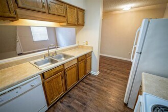 2365 Parrot Ln in Tallahassee, FL - Building Photo - Building Photo