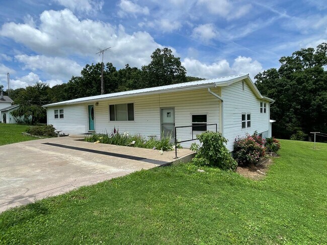472595 OK-100 in Stilwell, OK - Building Photo - Building Photo