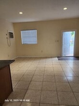 821 SW 31st Ct, Unit 821 in Miami, FL - Foto de edificio - Building Photo
