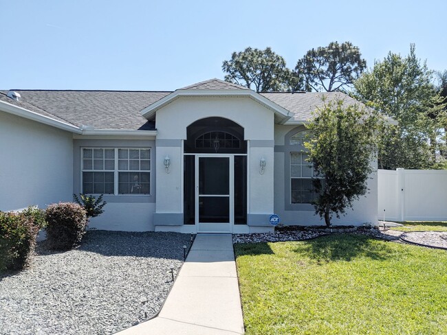 13700 Coronado Dr in Spring Hill, FL - Building Photo - Building Photo