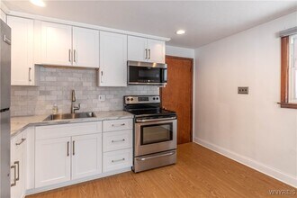 194 Boncroft Dr in West Seneca, NY - Foto de edificio - Building Photo