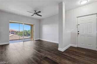 6321 Aragon Way, Unit 306 in Ft. Myers, FL - Foto de edificio - Building Photo