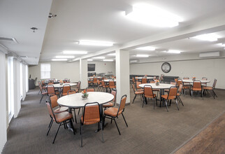 Wynbrooke Senior Apartments in Indianapolis, IN - Building Photo - Interior Photo