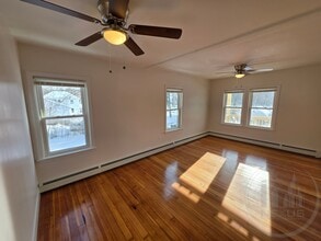 49 Fenwood Ave, Unit 2nd Floor in Smithfield, RI - Building Photo - Building Photo