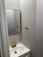 6413 McCoy Rd in Centreville, VA - Foto de edificio - Building Photo