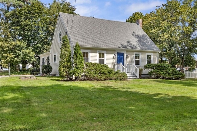 231 Lincoln St in Hingham, MA - Building Photo - Building Photo