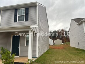 2103 Briar Run Dr in Greensboro, NC - Foto de edificio - Building Photo