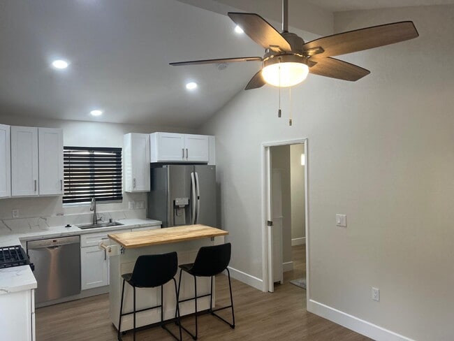 745 Torrey Pines Pl in Oceanside, CA - Building Photo - Building Photo
