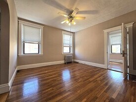 22 Alton Ct, Unit 2 in Brookline, MA - Building Photo