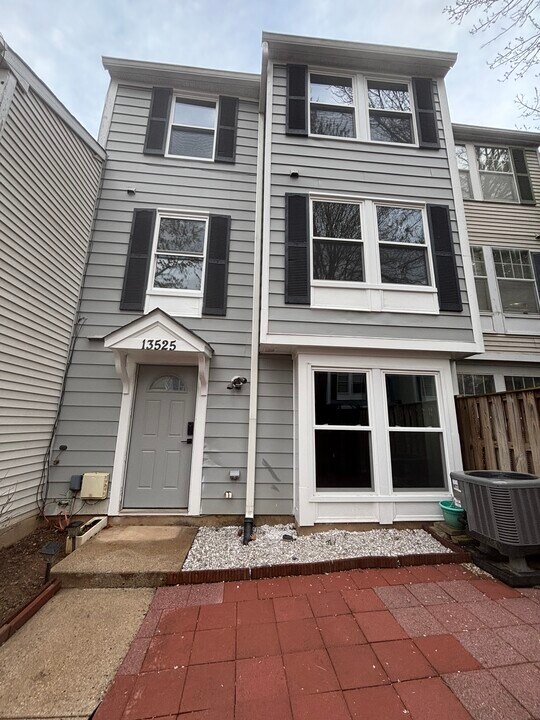 13525 Demetrias Way in Germantown, MD - Building Photo