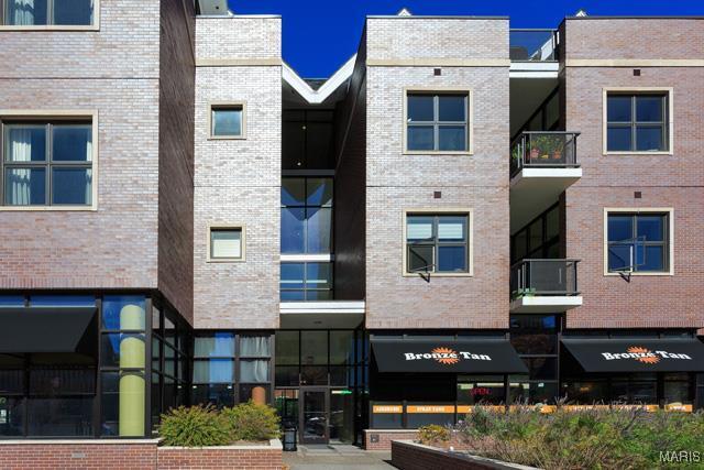 6451 Clayton in Clayton, MO - Building Photo