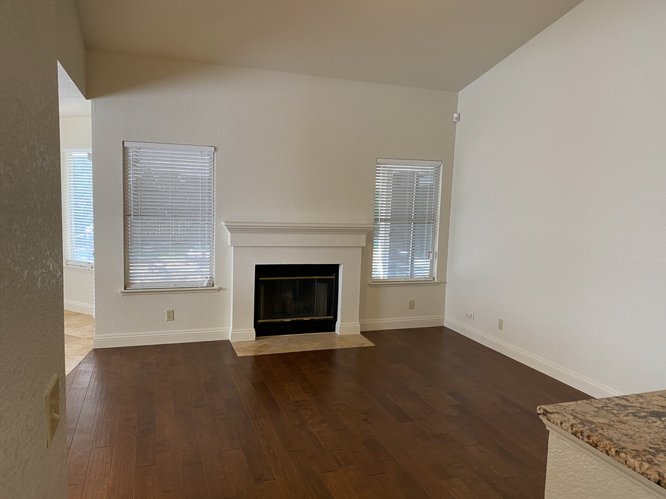 8556 Brentwick Way in Sacramento, CA - Building Photo