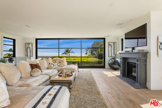 1457 Blue Jay Way in Los Angeles, CA - Building Photo - Building Photo