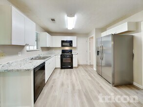 6169 Charring Cross Ct in Lithonia, GA - Foto de edificio - Building Photo