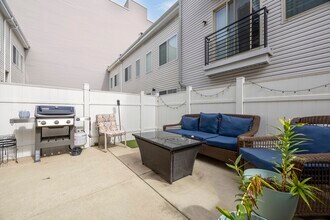 813 N 15th St in Philadelphia, PA - Foto de edificio - Building Photo