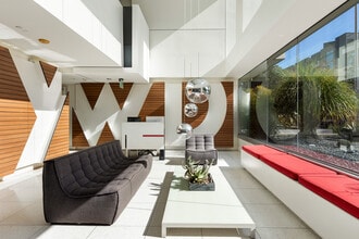 6735 Yucca St, Unit 508 in Los Angeles, CA - Foto de edificio - Building Photo