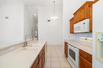 905 Fairwaycove Ln, Unit 203 in Bradenton, FL - Building Photo - Building Photo