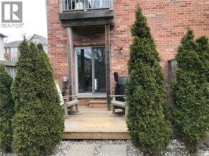 15 Chapman Ln in Hamilton, ON - Building Photo - Building Photo