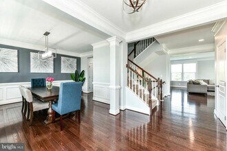 15783 Berkhamstead Pl in Leesburg, VA - Foto de edificio - Building Photo