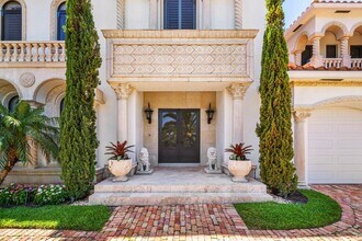 7241 NE 8th Dr in Boca Raton, FL - Building Photo - Building Photo