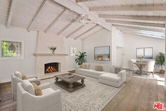 3933 Mandeville Canyon Rd in Los Angeles, CA - Foto de edificio - Building Photo