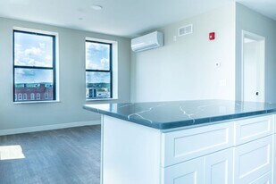 967 Elm St in Manchester, NH - Building Photo