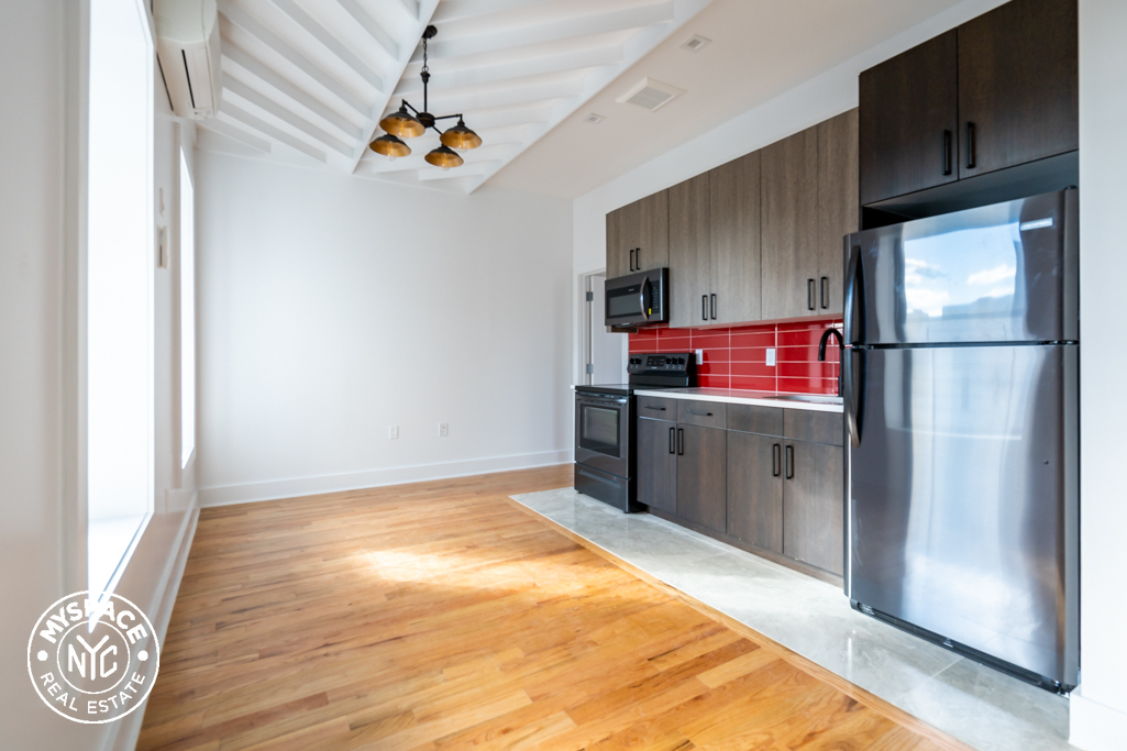 930 Dekalb Ave in Brooklyn, NY - Building Photo