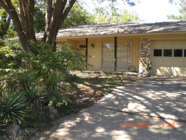 property at 2905 Bristol St