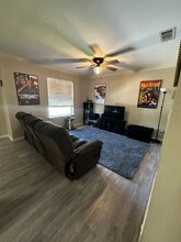 892 W Vanderbilt St in Stephenville, TX - Foto de edificio - Building Photo