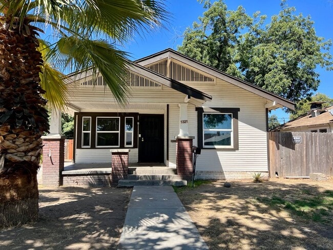 property at 1321 N Calaveras St