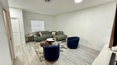 5725 NW 114th Path in Doral, FL - Building Photo - Building Photo