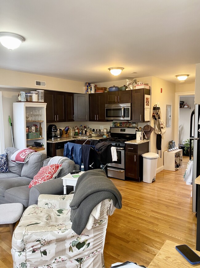 171 Thorndike St, Unit 2 in Cambridge, MA - Building Photo - Building Photo