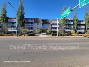8604 Gateway Blvd NW in Edmonton, AB - Building Photo - Building Photo