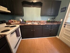 100 Robbins Ave, Unit Duchess’s Place in Jamestown, NC - Building Photo - Building Photo