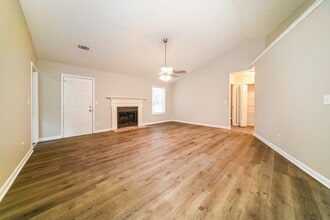 5951 Old Wellborn Trce in Lithonia, GA - Foto de edificio - Building Photo
