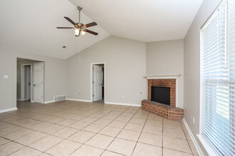 6740 Hunter's Crossing Rd in Horn Lake, MS - Building Photo - Building Photo