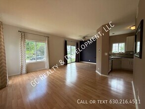 308 Windsor Ct in South Elgin, IL - Building Photo - Building Photo