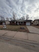 2807 25th St in Great Bend, KS - Building Photo