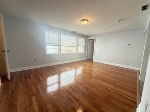 43 May St, Unit 2T in Cambridge, MA - Building Photo - Building Photo