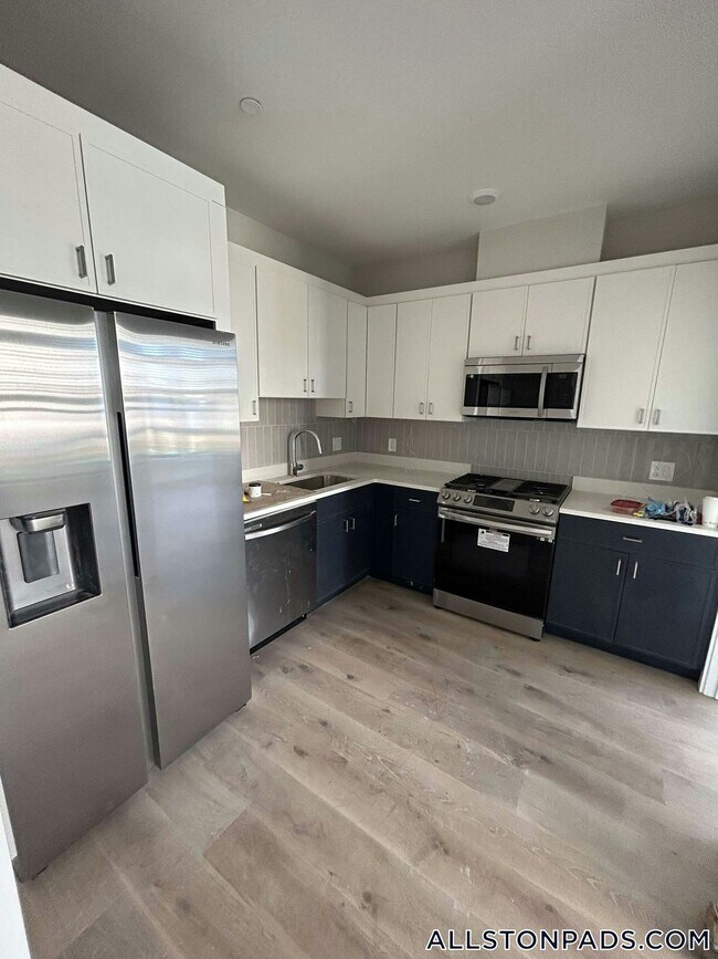 157 Everett St in Boston, MA - Building Photo - Building Photo