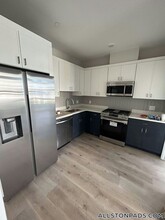 157 Everett St in Boston, MA - Building Photo - Building Photo
