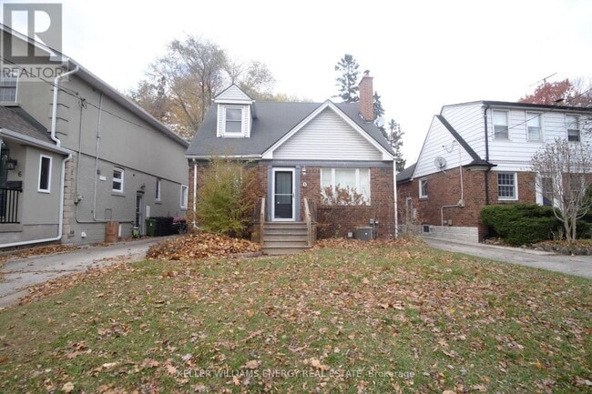 property at 8 Lynndale Rd