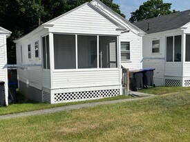 31 W Old Orchard Ave, Unit A in Old Orchard Beach, ME - Building Photo