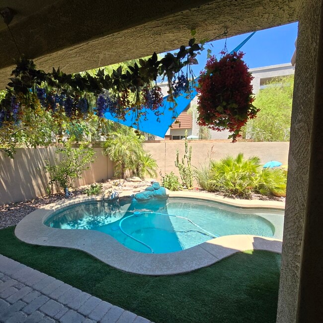 property at 280 E Indigo Dr