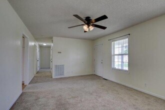 207 Ruf Dr in Oak Grove, KY - Building Photo - Building Photo