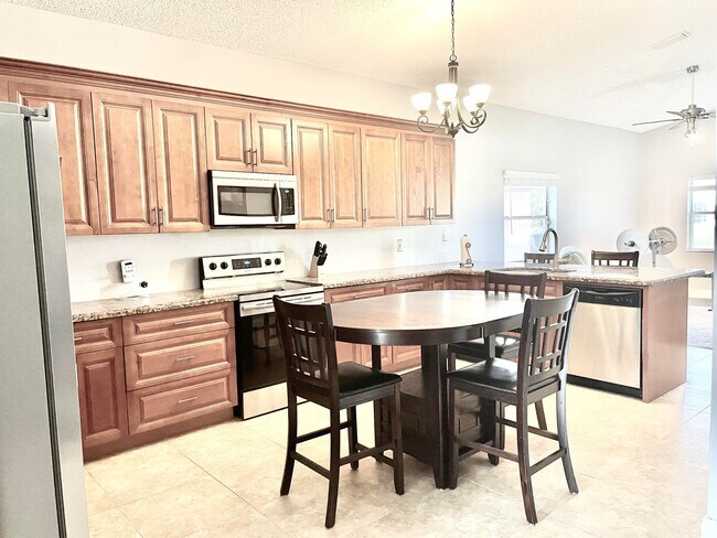 6373 Lansdowne Cir in Boynton Beach, FL - Building Photo - Building Photo