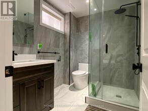 2251 Nena Crescent in Oakville, ON - Building Photo - Building Photo